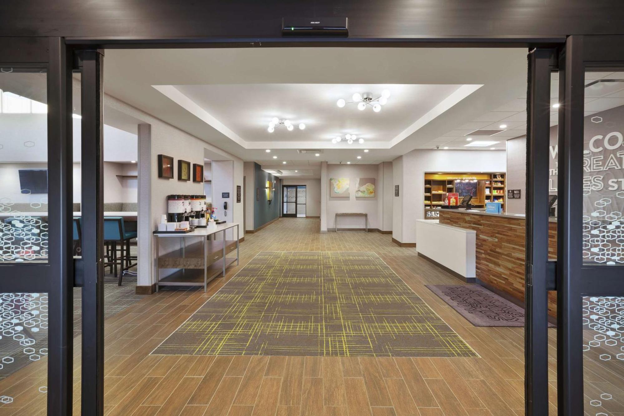 Hampton Inn & Suites Grandville Grand Rapids South Exterior photo